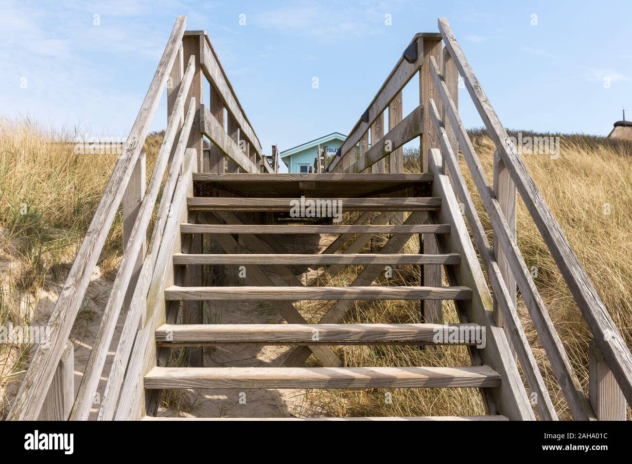 Treppe, Duenensteg, Strand, Toilettenhaus, Meer, Horizont, Wenningstedt, Sylt Stock Photo