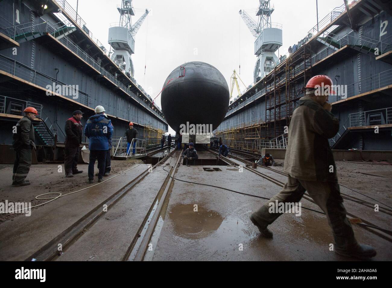 St. Petersburg, Russia. 26th Dec, 2019. Submarine Volkhov is seen before diving into the water in St. Petersburg, Russia, Dec. 26, 2019. Volkhov, built for Russian Pacific Fleet by Admiralty Shipyard, dived into the water in St. Petersburg on Thursday. Credit: Irina Motina/Xinhua/Alamy Live News Stock Photo