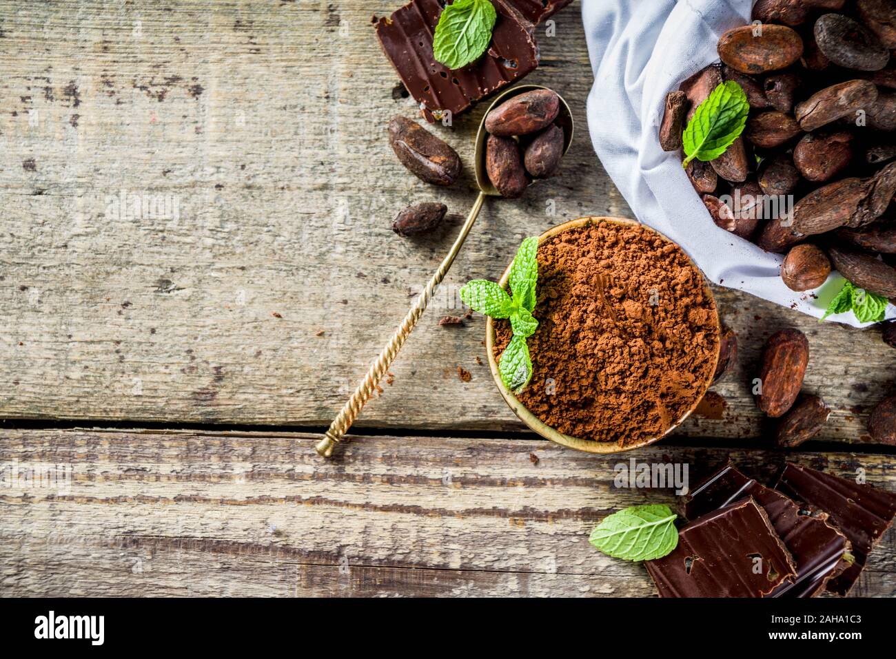 Different conditions of cocoa. Various cocoa - beans, beans, ground, crushed cocoa powder, chocolate paste, chocolate pieces and hot chocolate in a cu Stock Photo