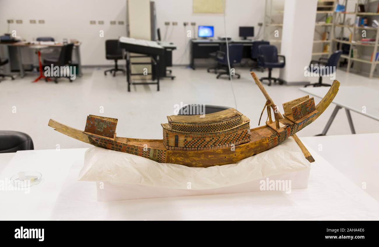 Egypt, Giza, the Conservation Center of the Grand Egyptian Museum. A part of the treasure of Tutankhamun is under restoration: Here, a barque. Stock Photo