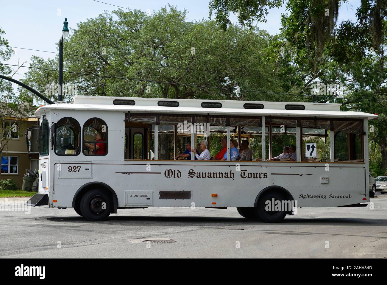 Old Savannah Tours,bus,Savannah’s Historic District,tourism,sightseeing,tour,buses,ride and go,Savannah, GA, RM USA Stock Photo