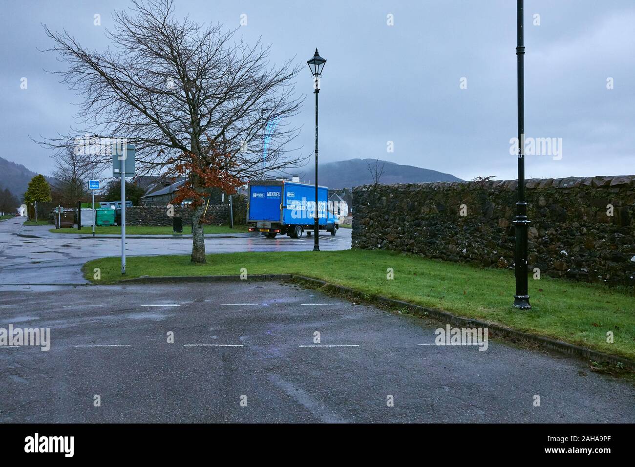 A goods delivery lorry leaves the main car park at Inveraray on a late, gloomy winter afternoon. 16/12/19 Stock Photo