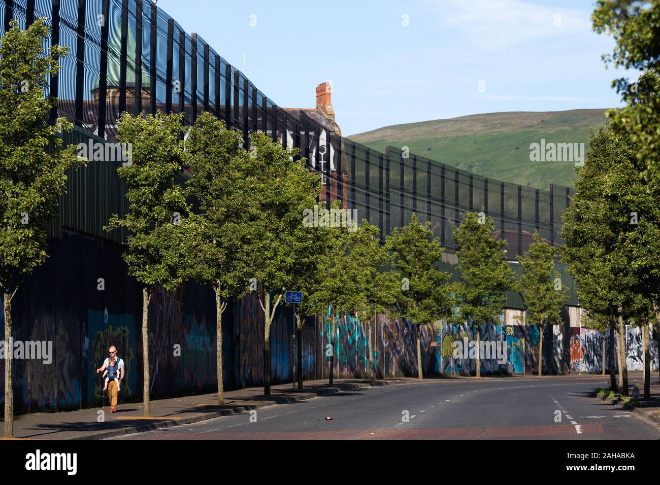 14.07.2019, Belfast, Northern Ireland, Great Britain - Protestant part of West Belfast (Cupar Way), the Peace Wall divides districts by denomination. Stock Photo