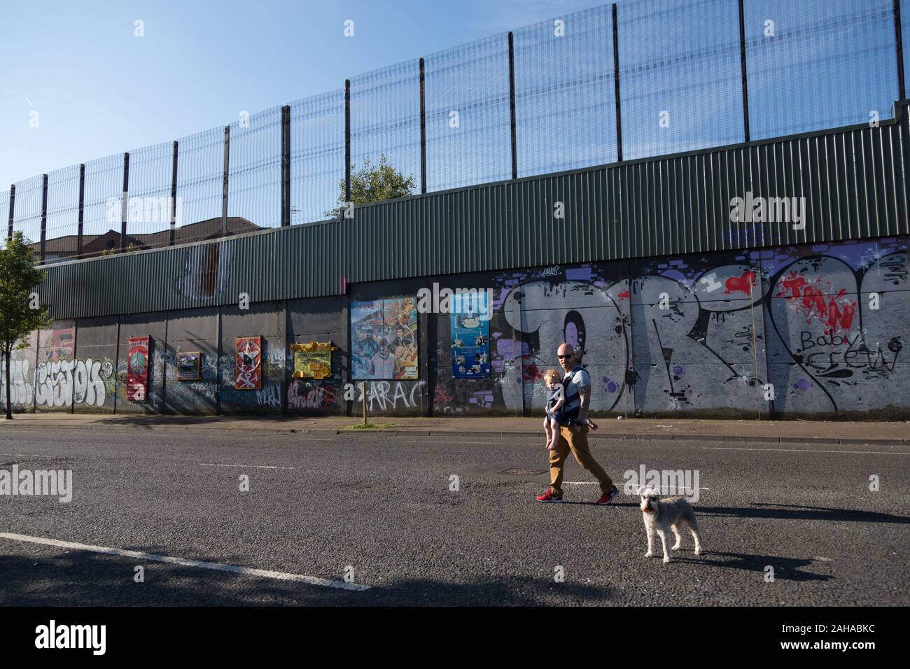 14.07.2019, Belfast, Northern Ireland, Great Britain - Protestant part of West Belfast (Cupar Way), the Peace Wall divides the neighbourhood by denomi Stock Photo