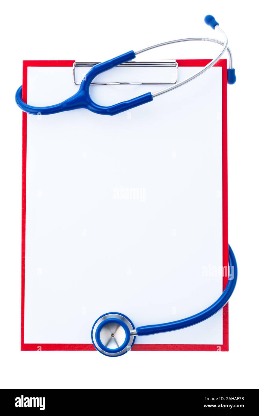 Ein Klemmbrett mit Papier und einem Stethoskop. Umfrage und Befunde bei einem Arzt. Stock Photo