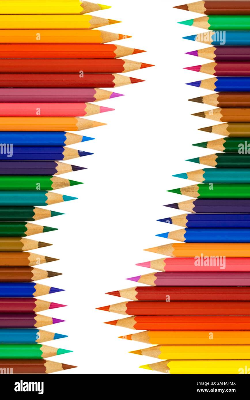 Viele verschiedene bunte Farbstifte vor weissem Hintergrund Stock Photo