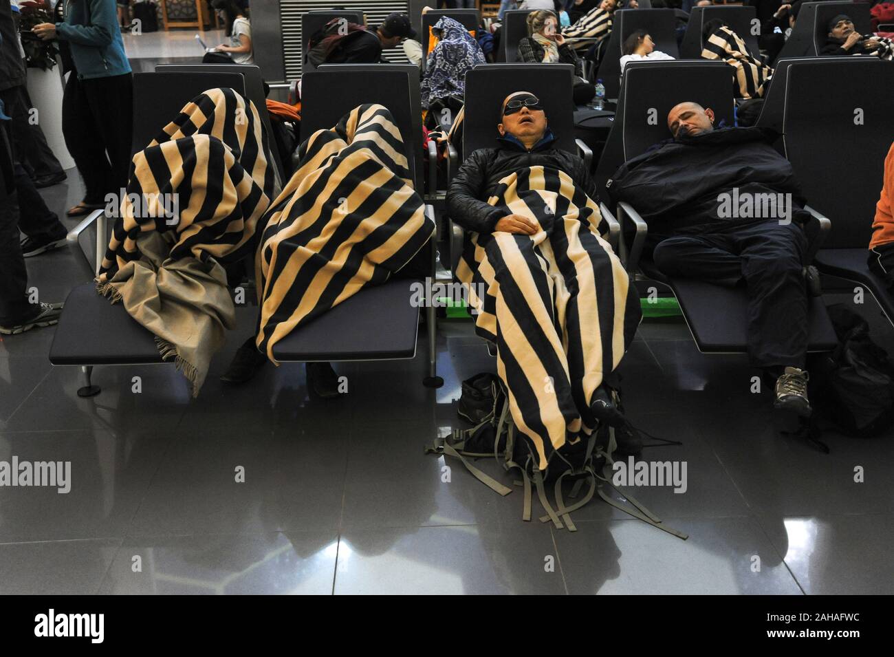 Abu dhabi airport arrivals hall hires stock photography and images Alamy