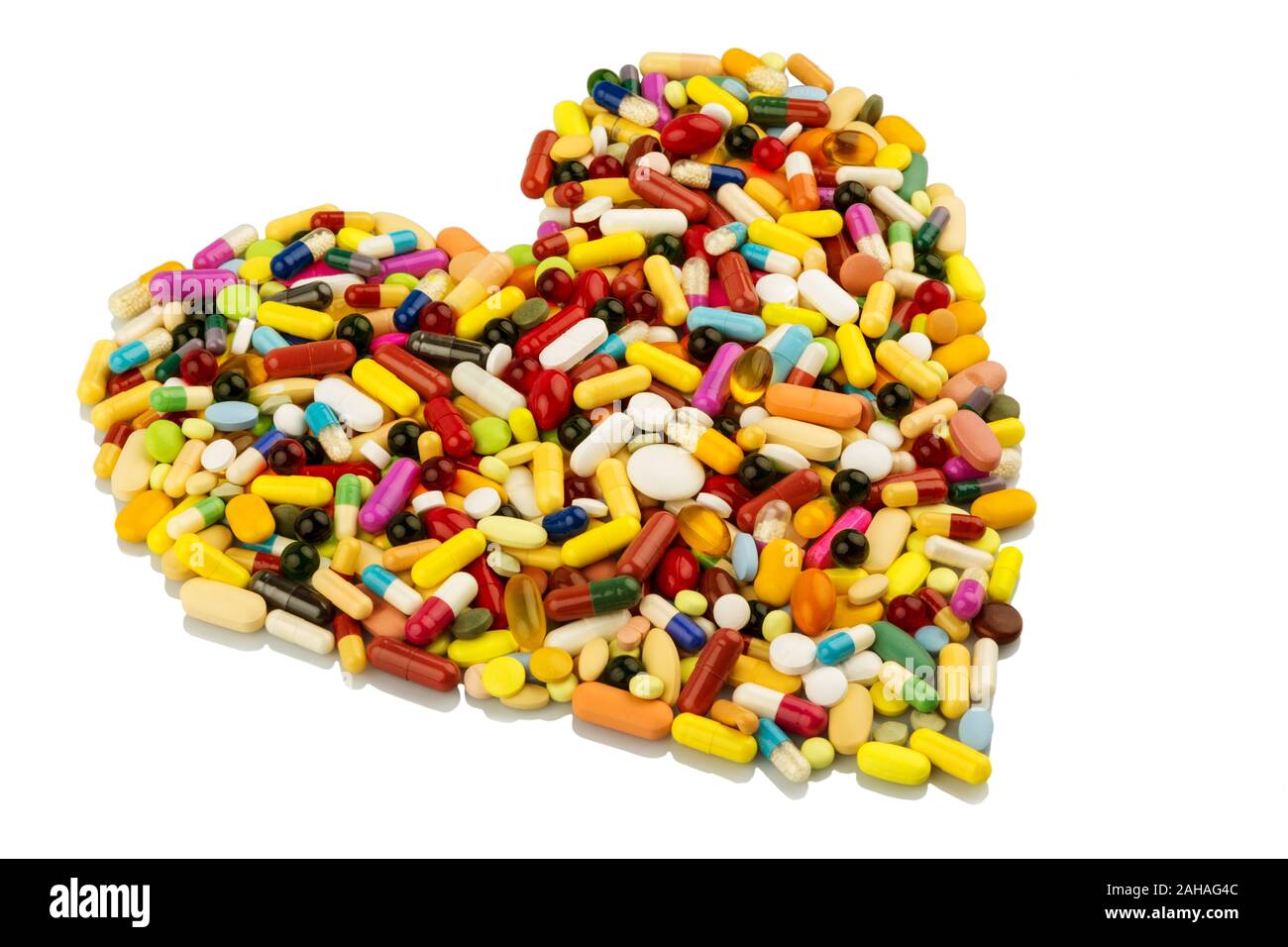 Verschiedene Tabletten in Herzform , Kosten, Geld, Euro, Gesundheitswesen, Krankenhasse, Medizin, Pillen, Herz, Herzform, Stock Photo