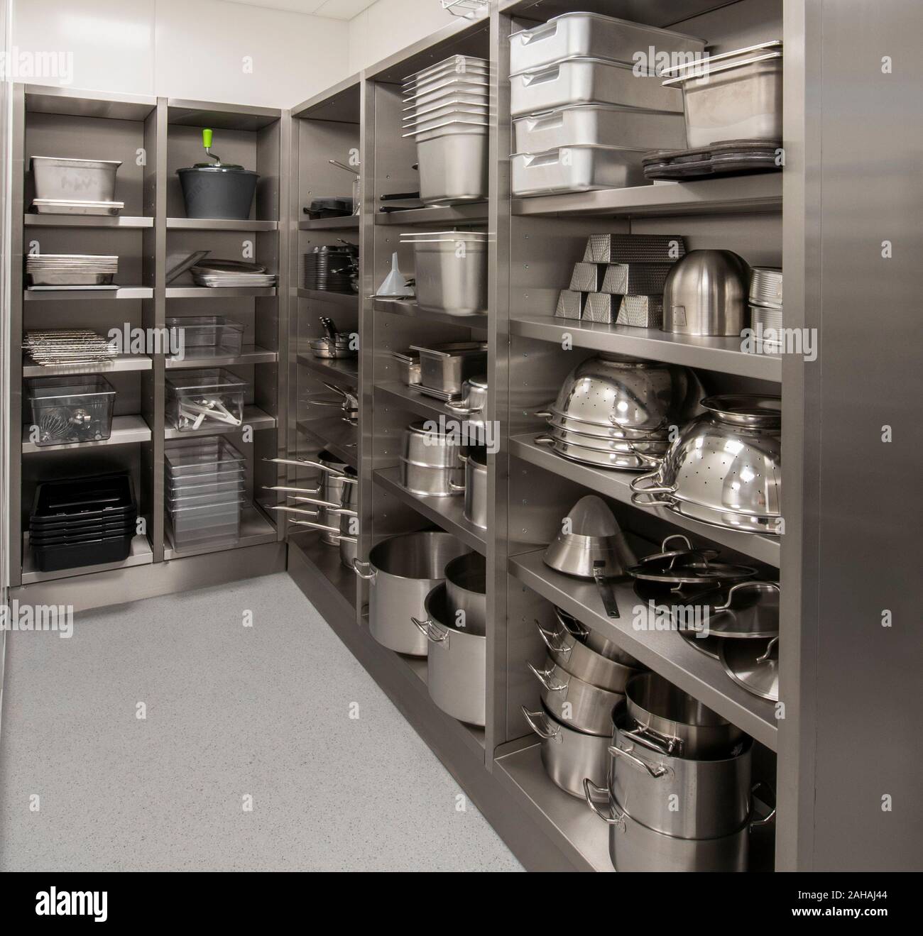 Hotel kitchen hires stock photography and images Alamy