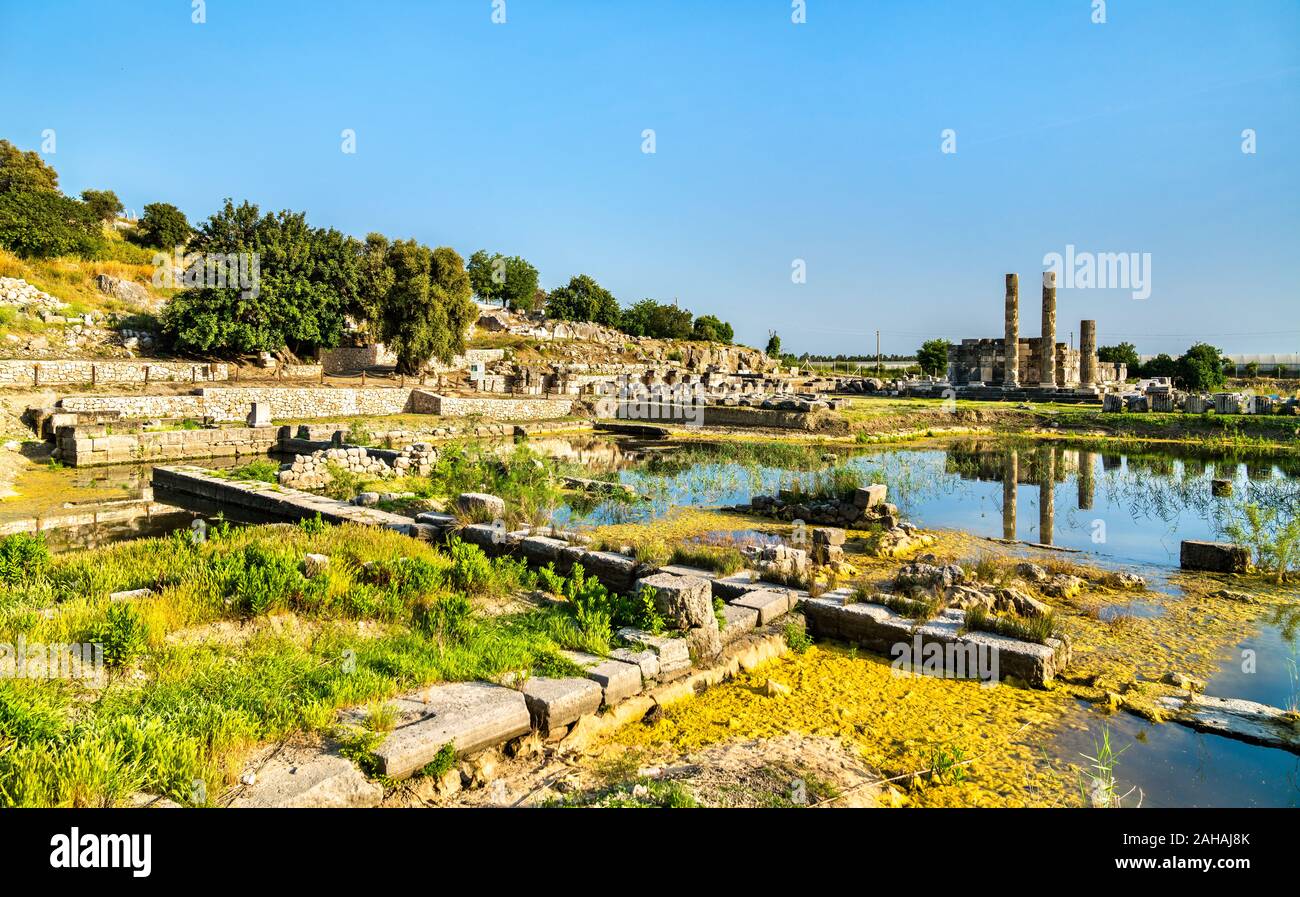 Ancient greek old ruins hi-res stock photography and images - Alamy