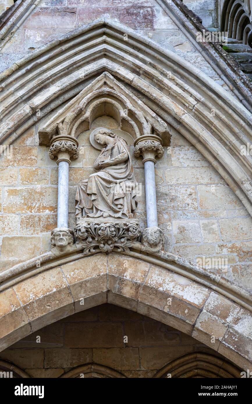 Stone carving of The Virgin of the Annunciation on the West Front of Salisbury Cathedral, Salisbury, Wiltshire, England Stock Photo