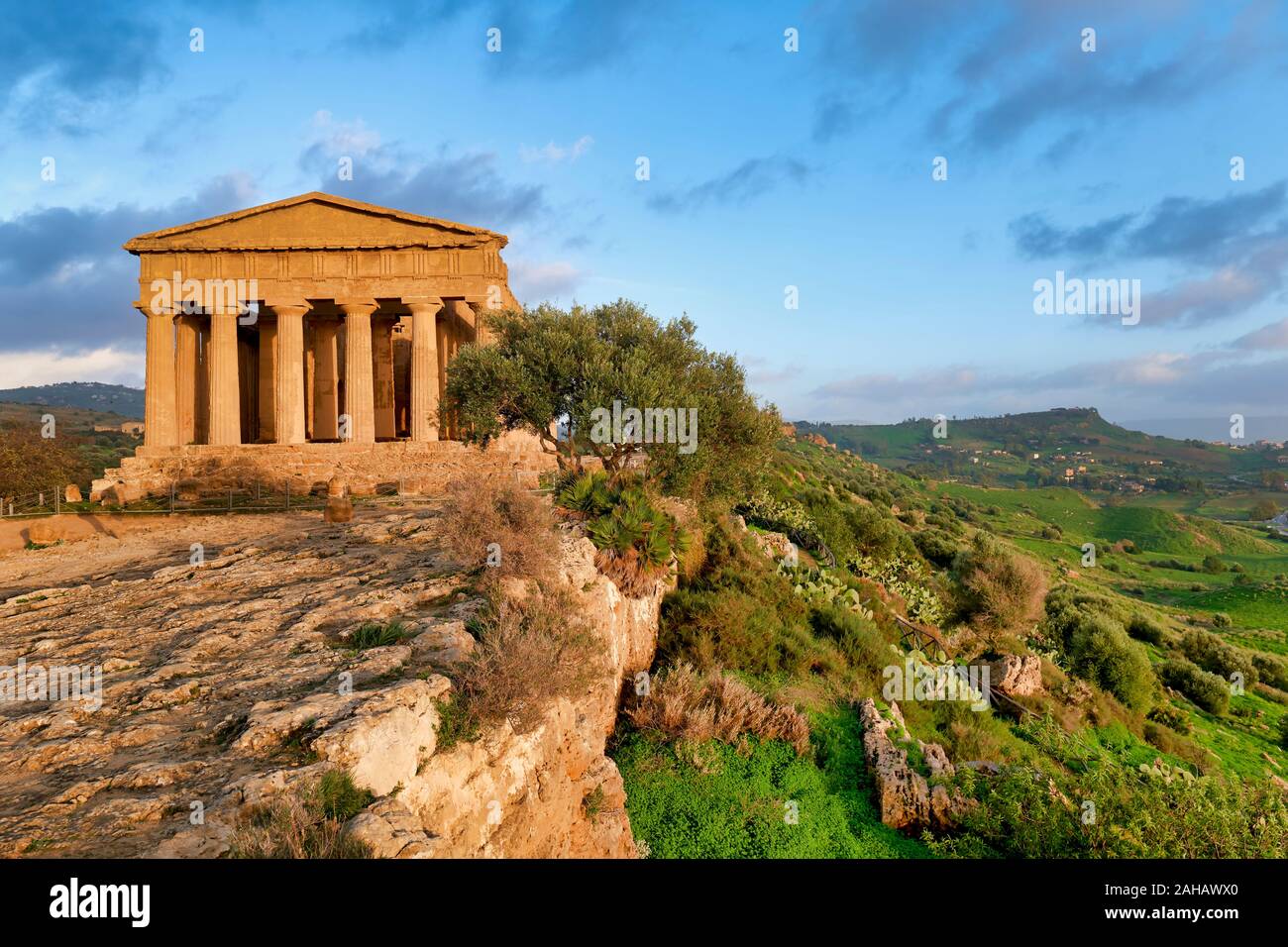 Temple of Concordia (Tempio della Concordia). Valle dei Templi (Valley of the Temples). Agrigento Sicily Italy Stock Photo