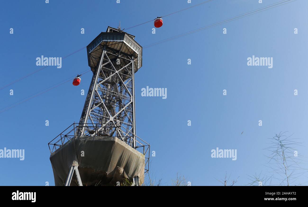 Cable Car of Montjuic over the port of Barcelona Stock Photo - Alamy