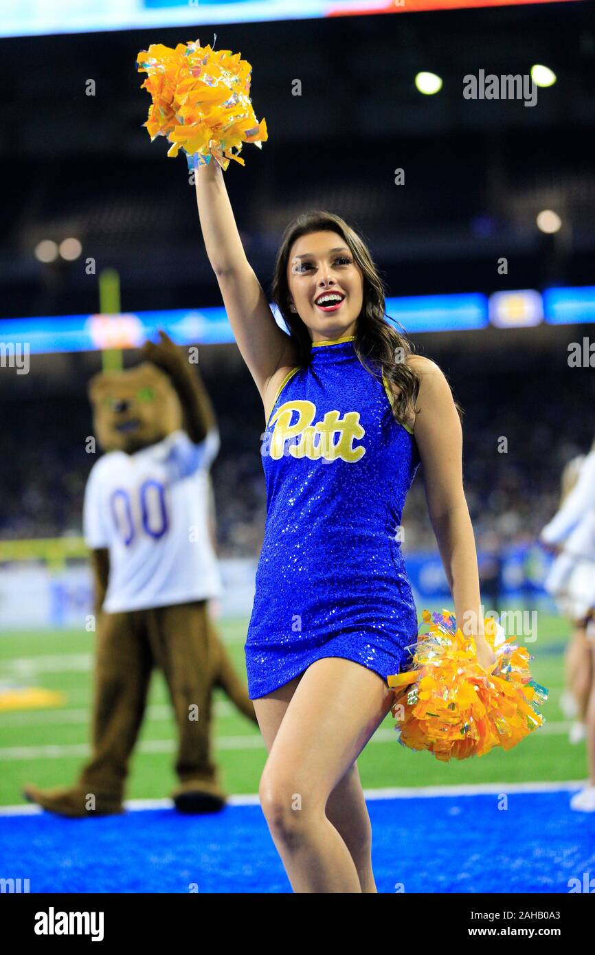Detroit, Michigan, USA. 26th Dec, 2019. Pittsburgh Panthers cheerleader performs prior to kickoff at the NCAA Quick Lane Bowl game between the Eastern Michigan Eagles and the Pittsburgh Panthers at Ford Field in Detroit, Michigan. JP Waldron/Cal Sport Media/Alamy Live News Stock Photo
