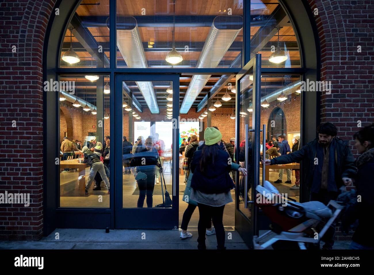 Gentrification, Williamsburg, Brooklyn, New York City, USA, 27 Dec 2019