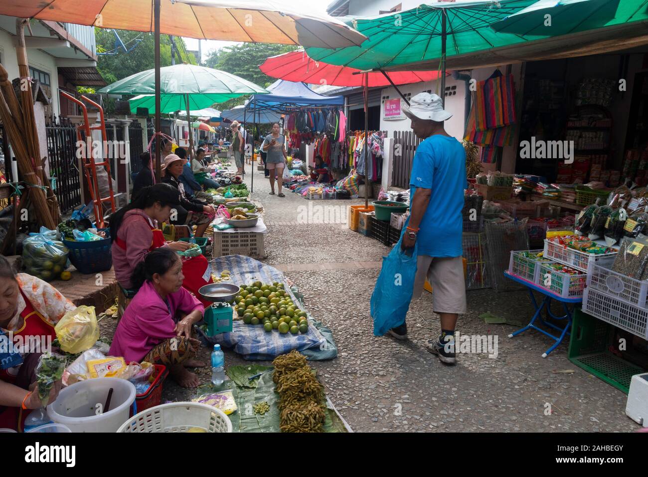 Market in street luang hi res stock photography and images Alamy
