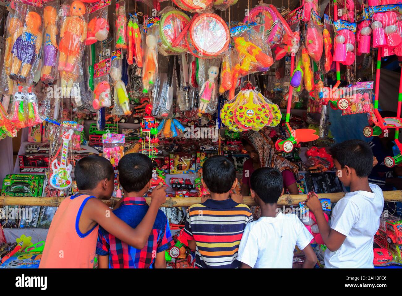 Yol boyidagi fohishani oldi