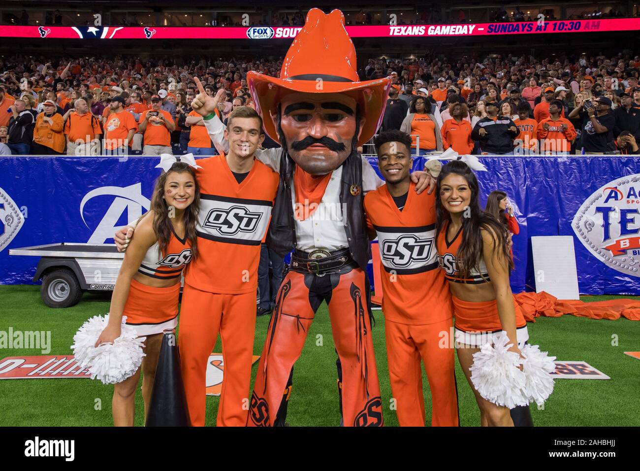 Houston TX USA 27th Dec 2019 Oklahoma State Cowboys Cheerleaders oklahoma-state-cowboys-state-flag-scratch-slogan-t-shirt-special