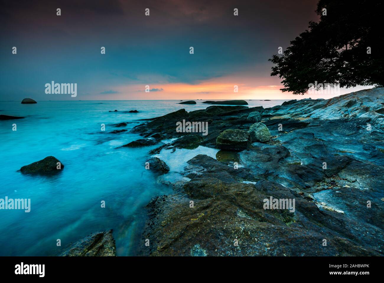 Seascape On The Vibrant Sunsets In Tanjung Bidara Beach Malacca Stock Photo Alamy