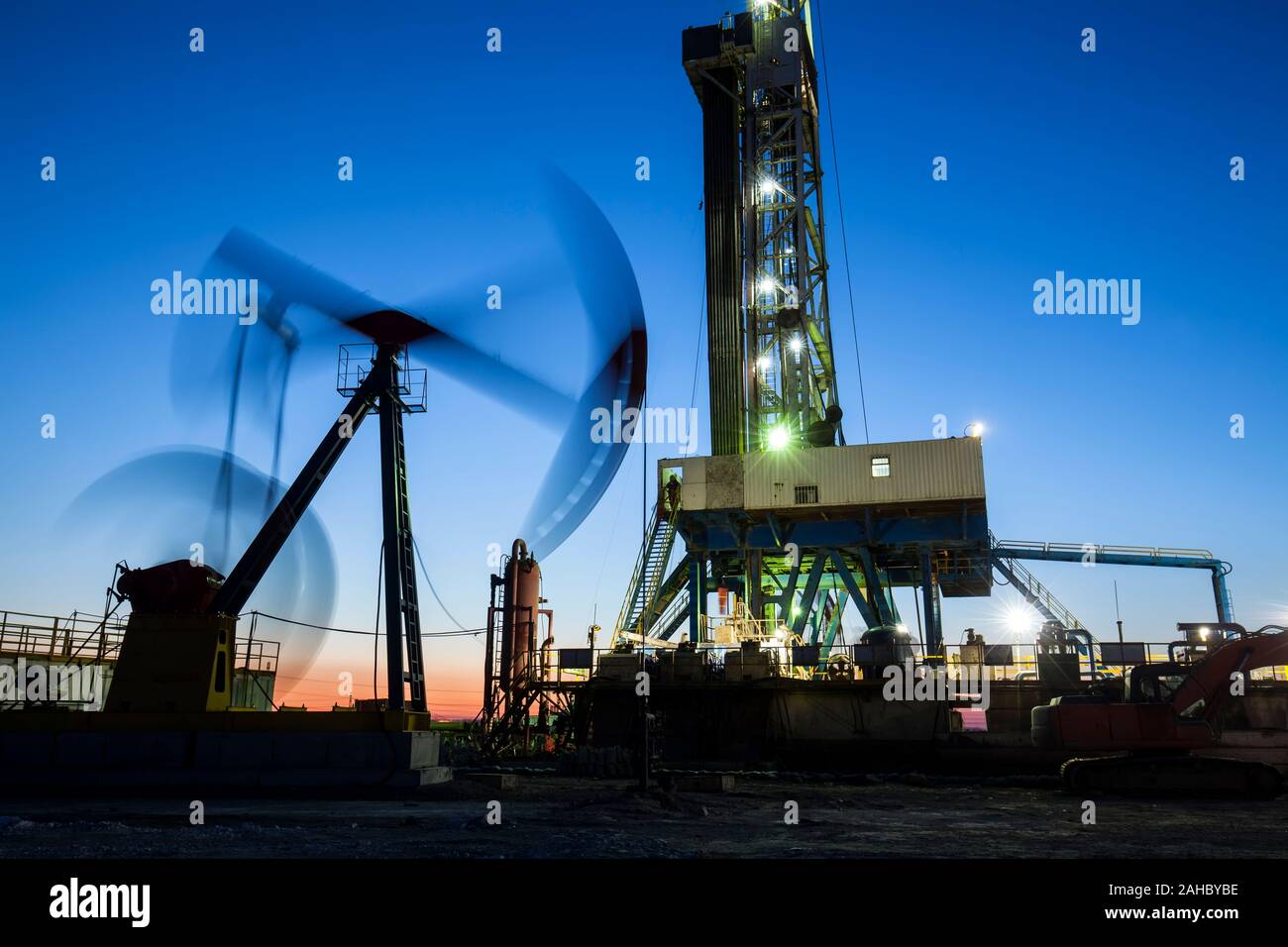 Oilfield derrick Stock Photo Alamy