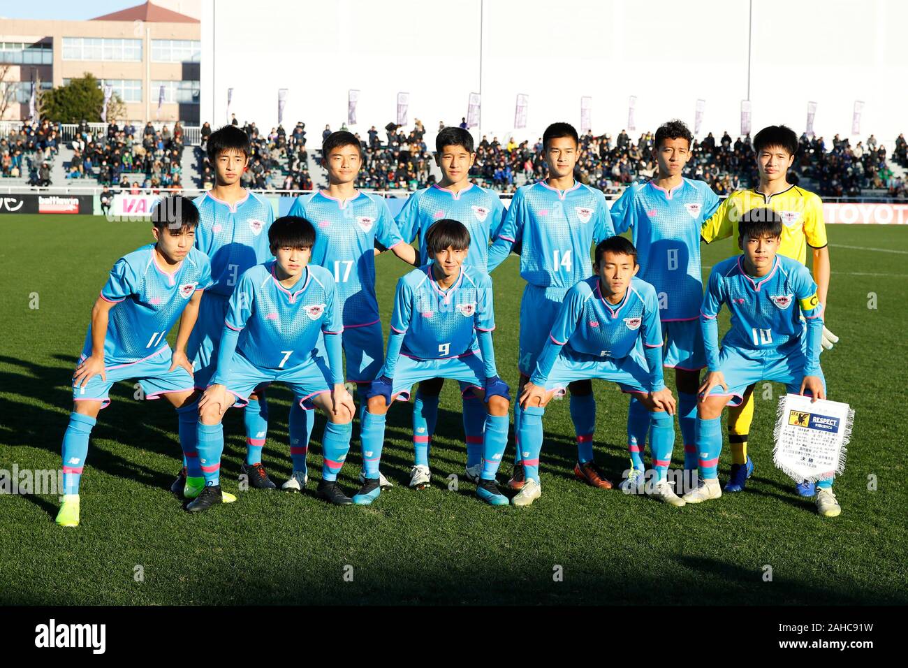 Tokyo, Japan. 28th Dec, 2019. U-15/Sagan Tosu U-15 team group line-up ...