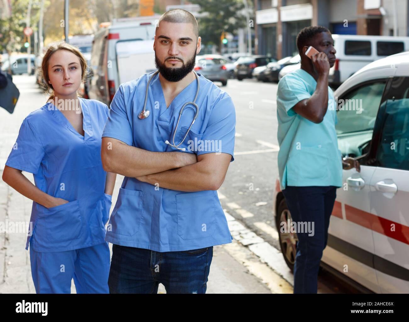 Female paramedic ambulance portrait hi-res stock photography and images ...