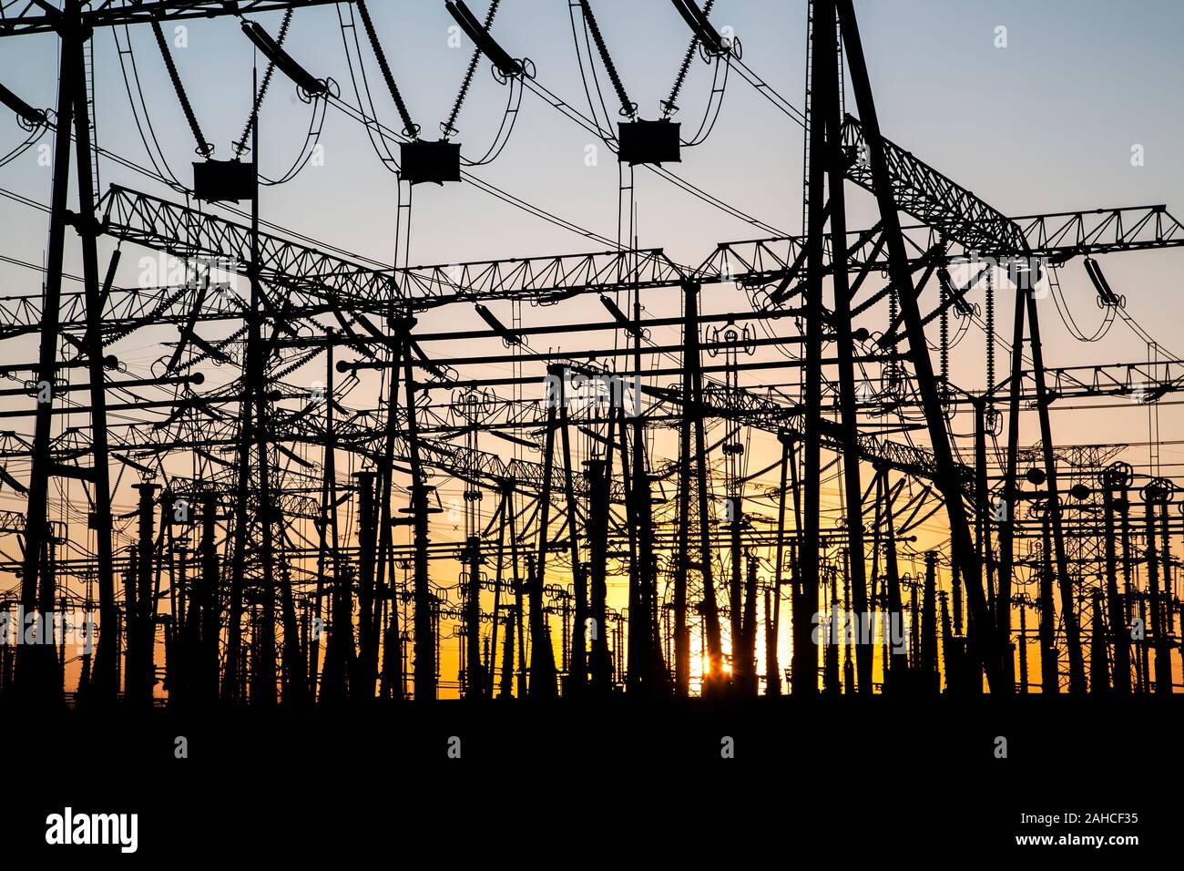 Substation power line line towers hi-res stock photography and images ...