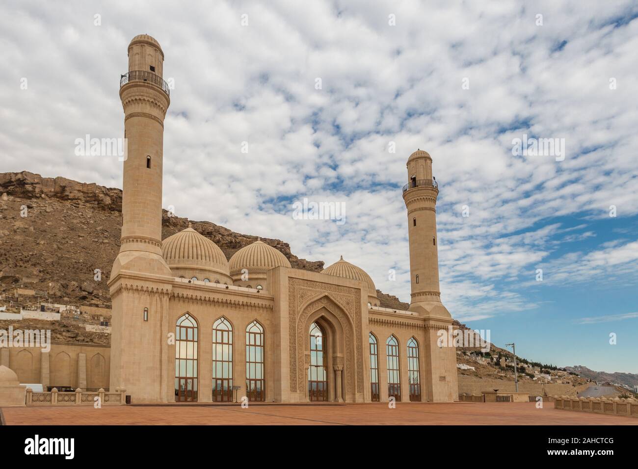 Baku, Azerbaijan - September 2019, Bibi Heybat Mosque with rocky hill and cloudy sky in the background Stock Photo