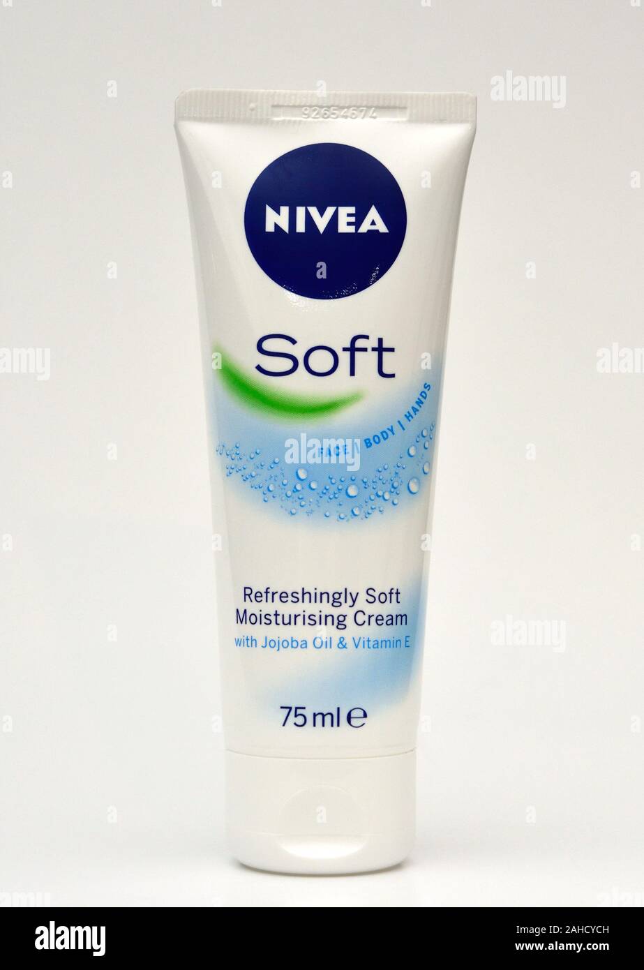 Nivea soft, refreshingly soft moisturising cream 75ml tube Stock Photo -  Alamy