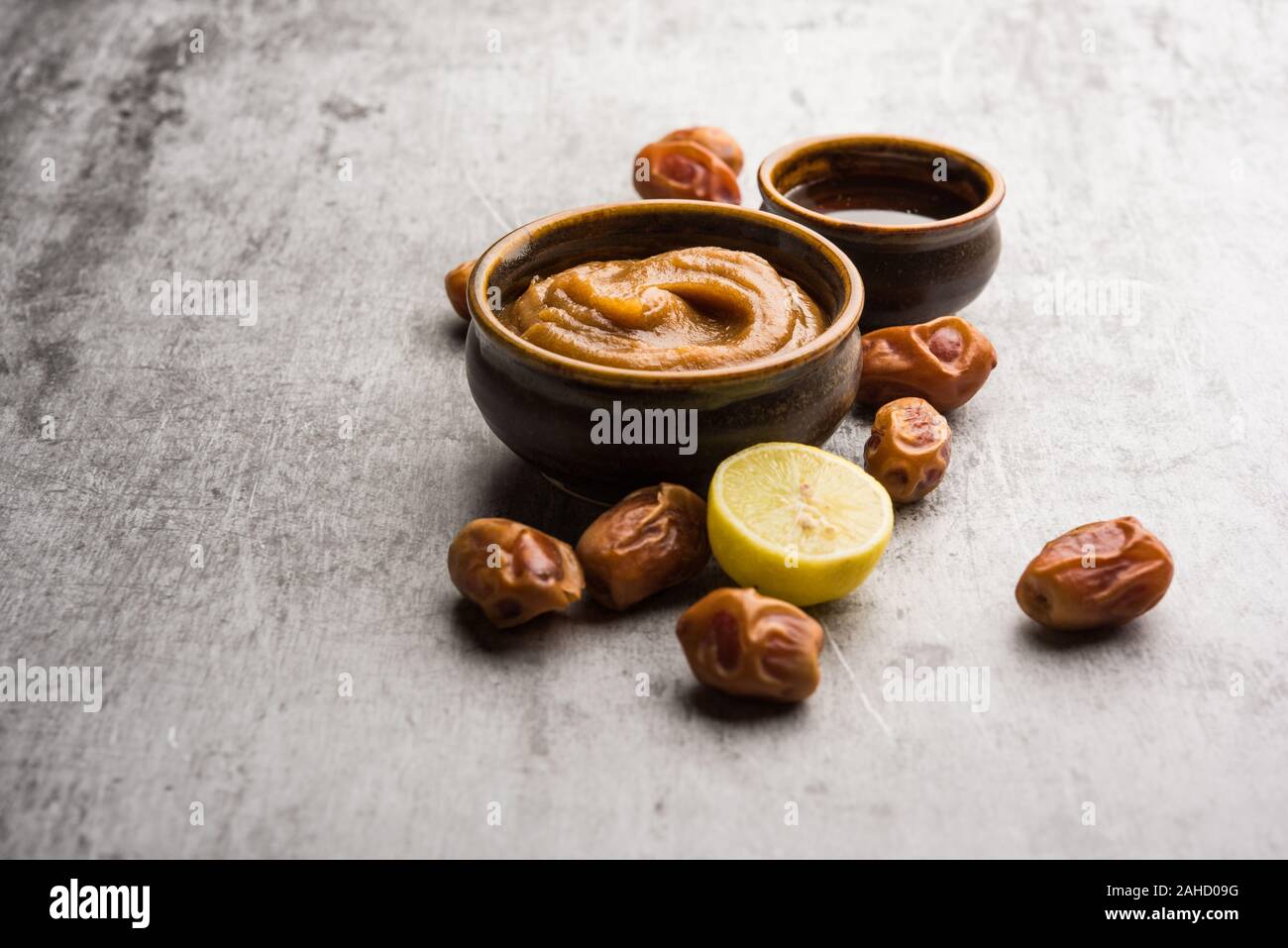 Dates Face mask for supple, smooth and clear skin with ingradients like