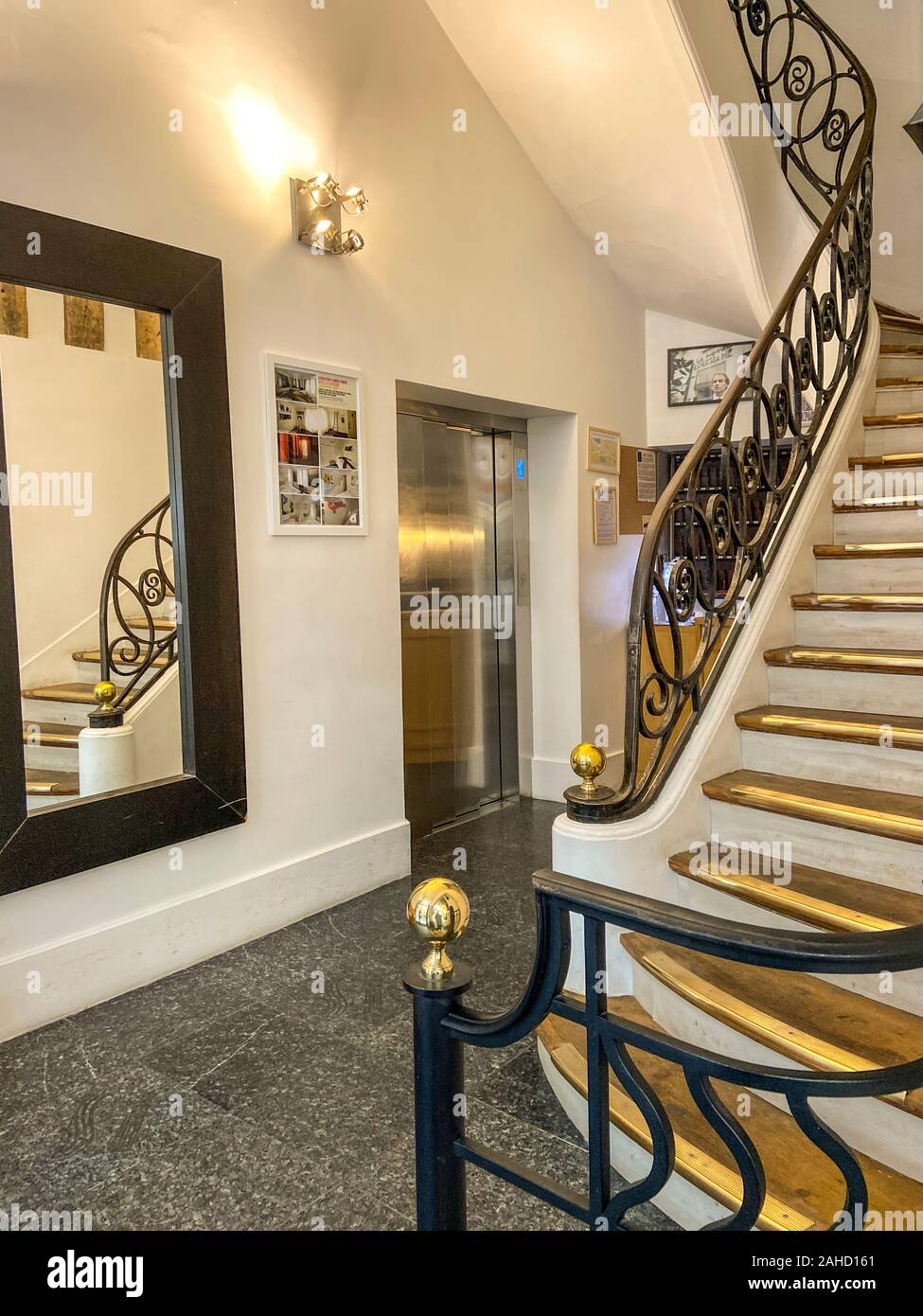 HOTEL LA LOUISIANE PARIS Stock Photo Alamy