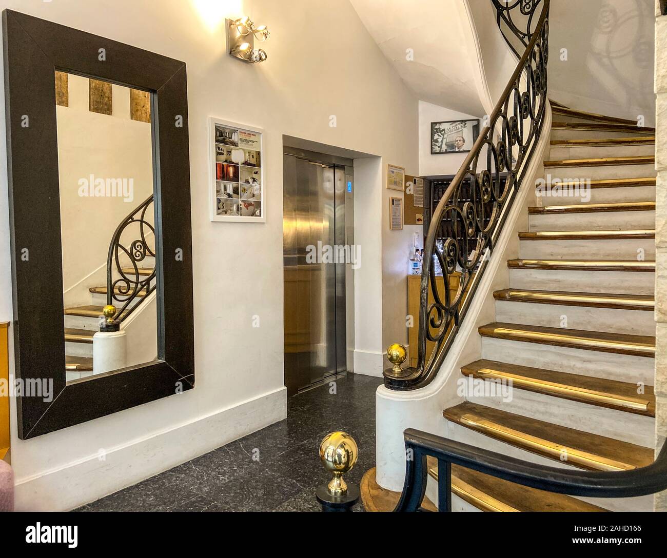 HOTEL LA LOUISIANE PARIS Stock Photo Alamy