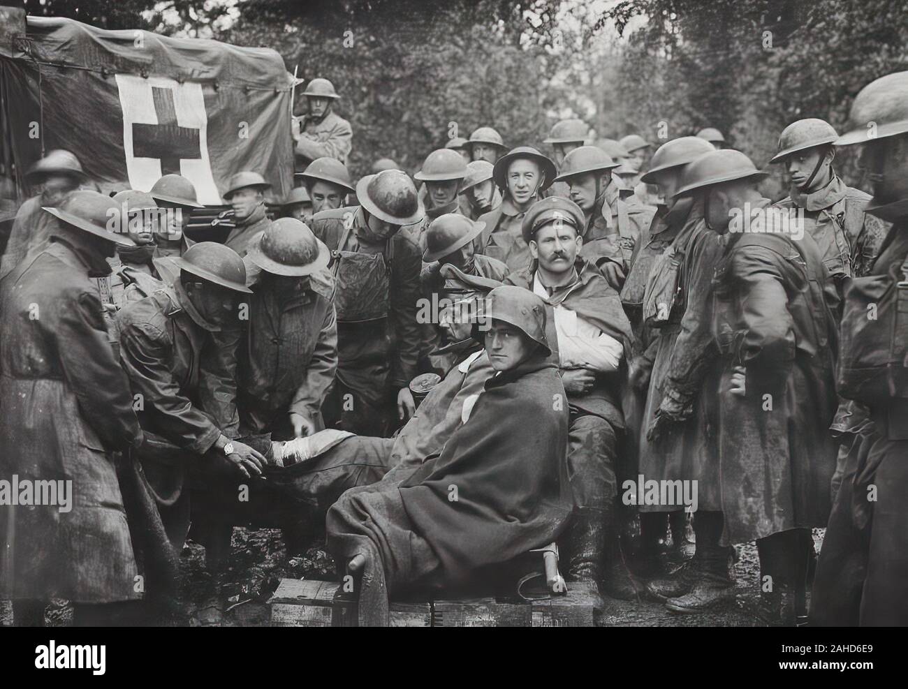 A group of wounded German Army prisoners receiving medical attention at first aid station of U.S. 103rd and 104th Ambulance Companies. The Battle of Saint Mihiel, 12 September 1918 Stock Photo