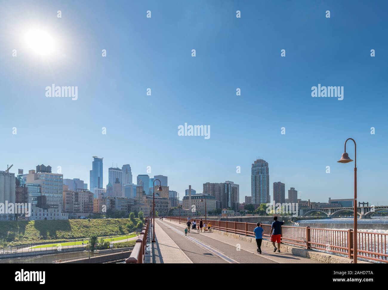 The downtown skyline from the Stone Arch Bridge, Mississippi River, Minneapolis, Minnesota, USA Stock Photo