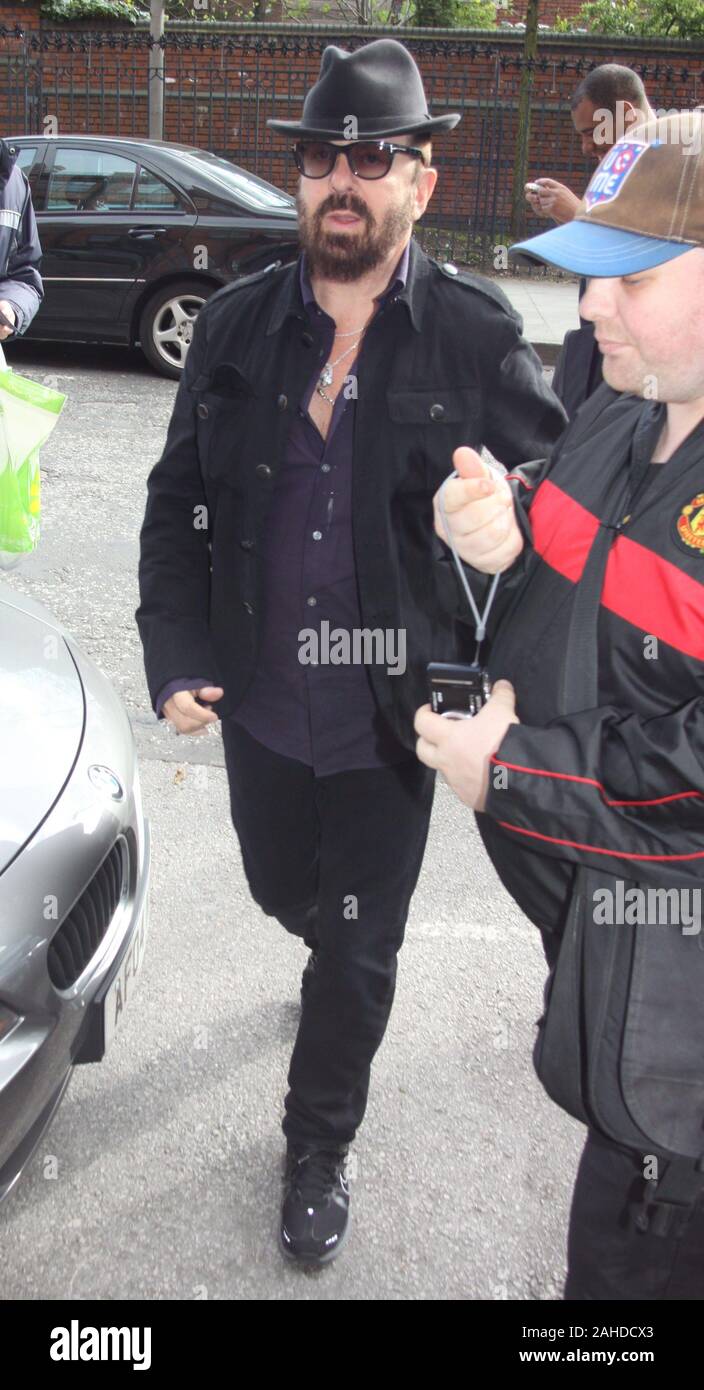 Manchester,UK Dave Stewart Meets fans outside hotel credit Ian Fairbrother/Alamy Stock Photos Stock Photo