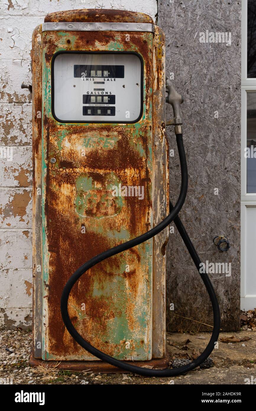 Old rusted gas pump at old gas station on historic Route 66. Odell,  Illinois, USA Stock Photo - Alamy