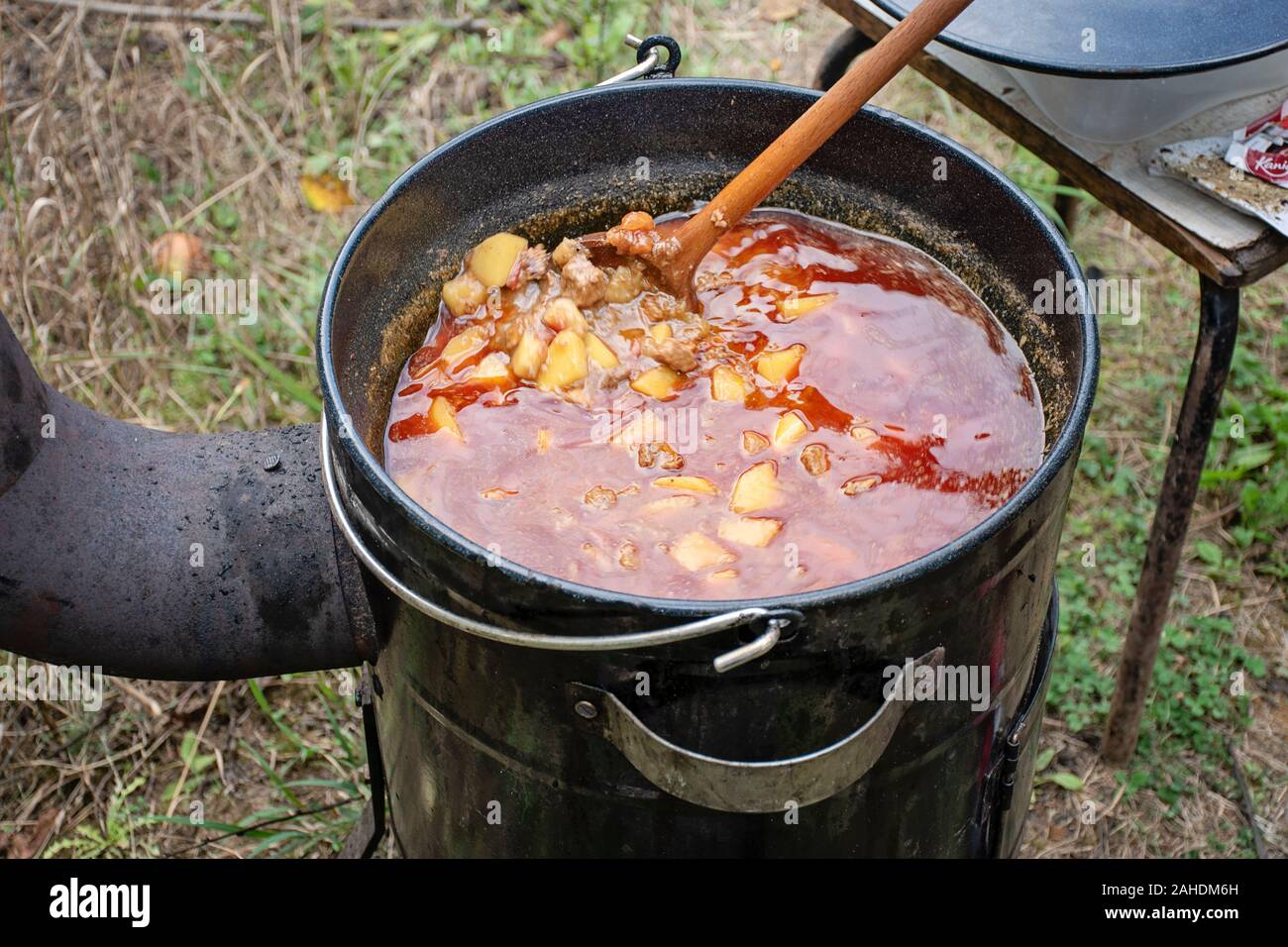 Cooking kettle hires stock photography and images Alamy