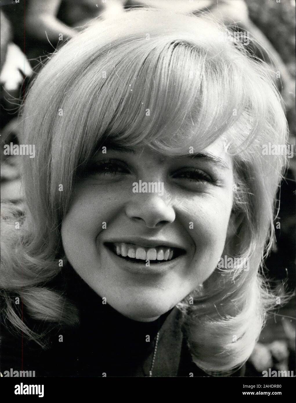 December 28, 2019, FILE: SUE LYON, who was cast inÊStanley Kubrick's 'Lolita' at the age of 14, died Thursday in Los Angeles. She was 73. PICTURED: October 10, 1964 - 'Lolita''Actress Sue Lyon is in London for one day before leaving for an intensive tour of the provinces, taking in Birmingham, Leeds, Manchester and Glaagow. Shot at the Dorchester Hotel. (Credit Image: © Keystone Press Agency/Keystone USA via ZUMAPRESS.com) Stock Photo