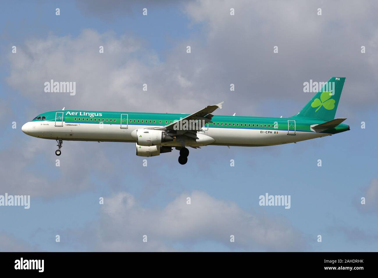 Irish Aer Lingus Airbus A321-200 with registration EI-CPH on short final for runway 18C of Amsterdam Airport Schiphol. Stock Photo