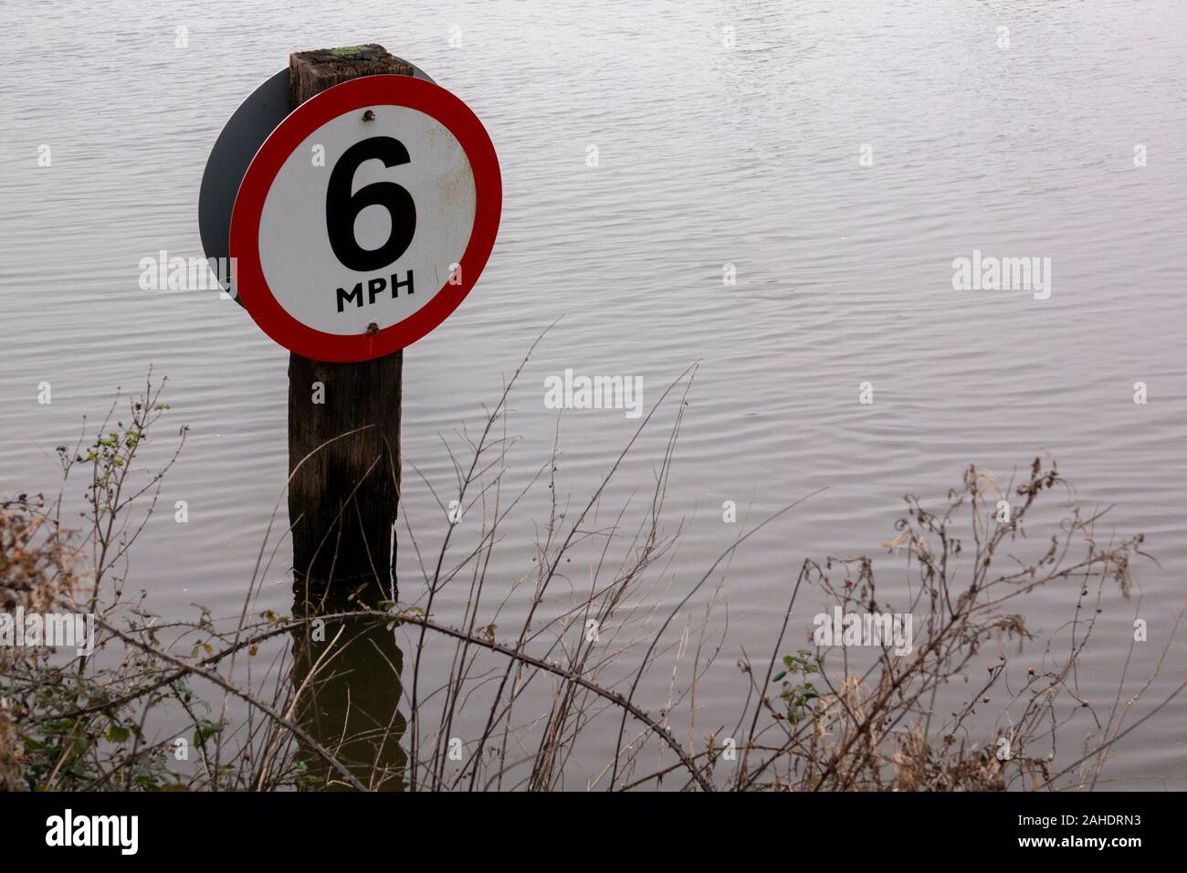 Speed limit sign 6 MPH River Yare, Norfolk Broads Stock Photo Alamy