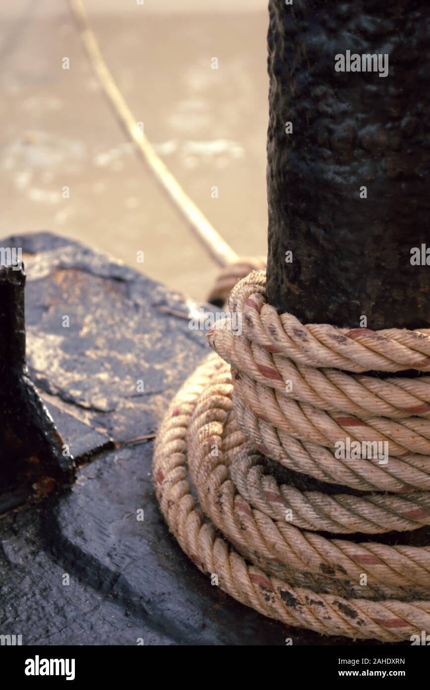 Dock ties hi-res stock photography and images - Alamy
