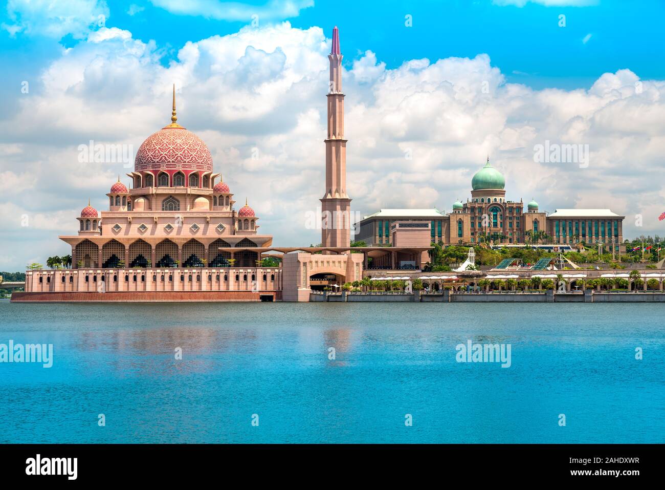 Putra Mosque In Putrajaya Federal Territory Kuala Lumpur Malaysia Stock Photo Alamy