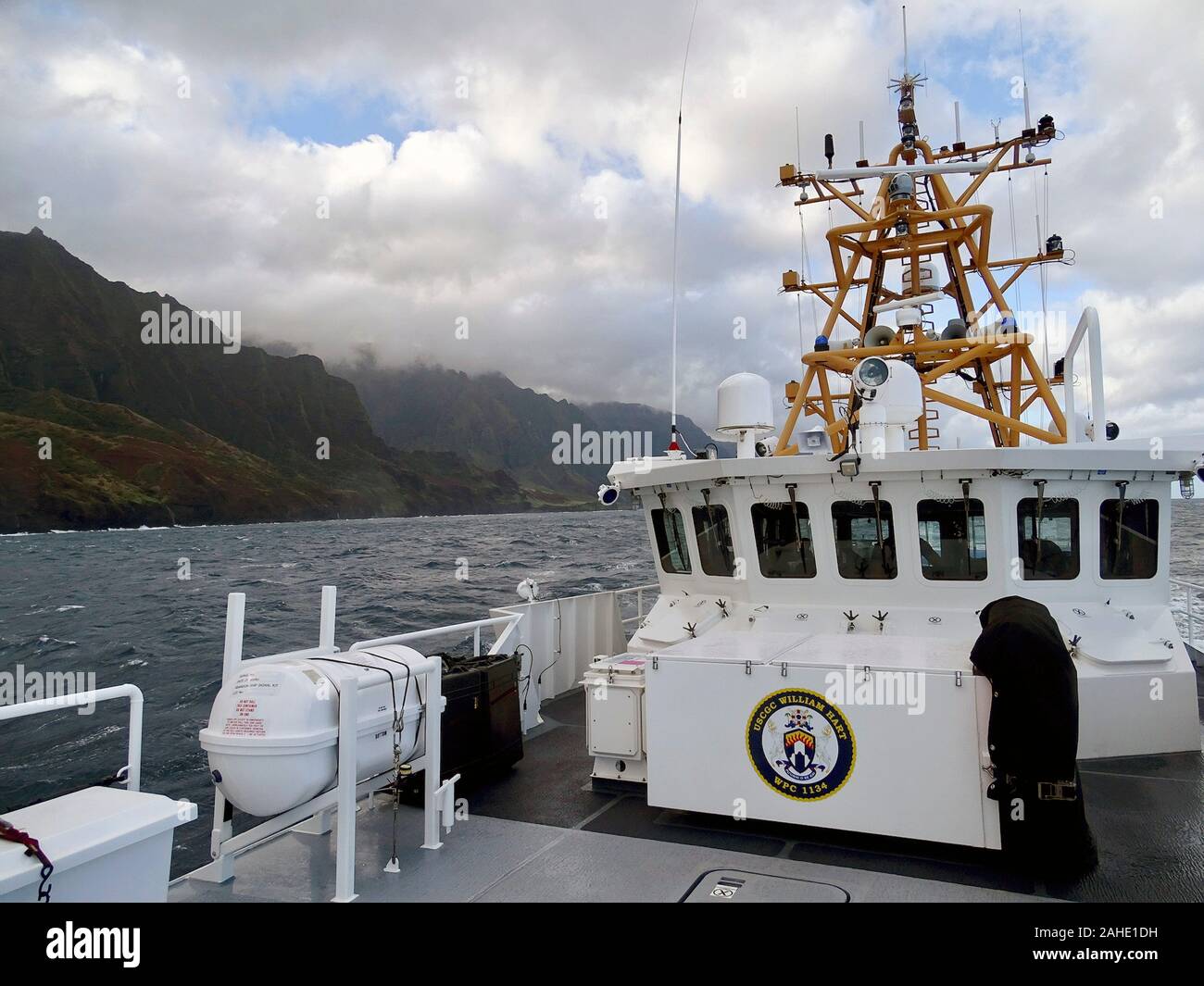 Kauai, United States of America. 27 December, 2019. The U.S. Coast Guard Cutter William Hart searches the Na Pali coast of Kauai for a missing tour helicopter with seven people aboard December 27, 2019 in Hawaii. The flight seeing helicopter with Safari Helicopters failed to return after a short flight to view the rugged coastline.  Credit: Lt. Dan Winter/USCG/Alamy Live News Stock Photo