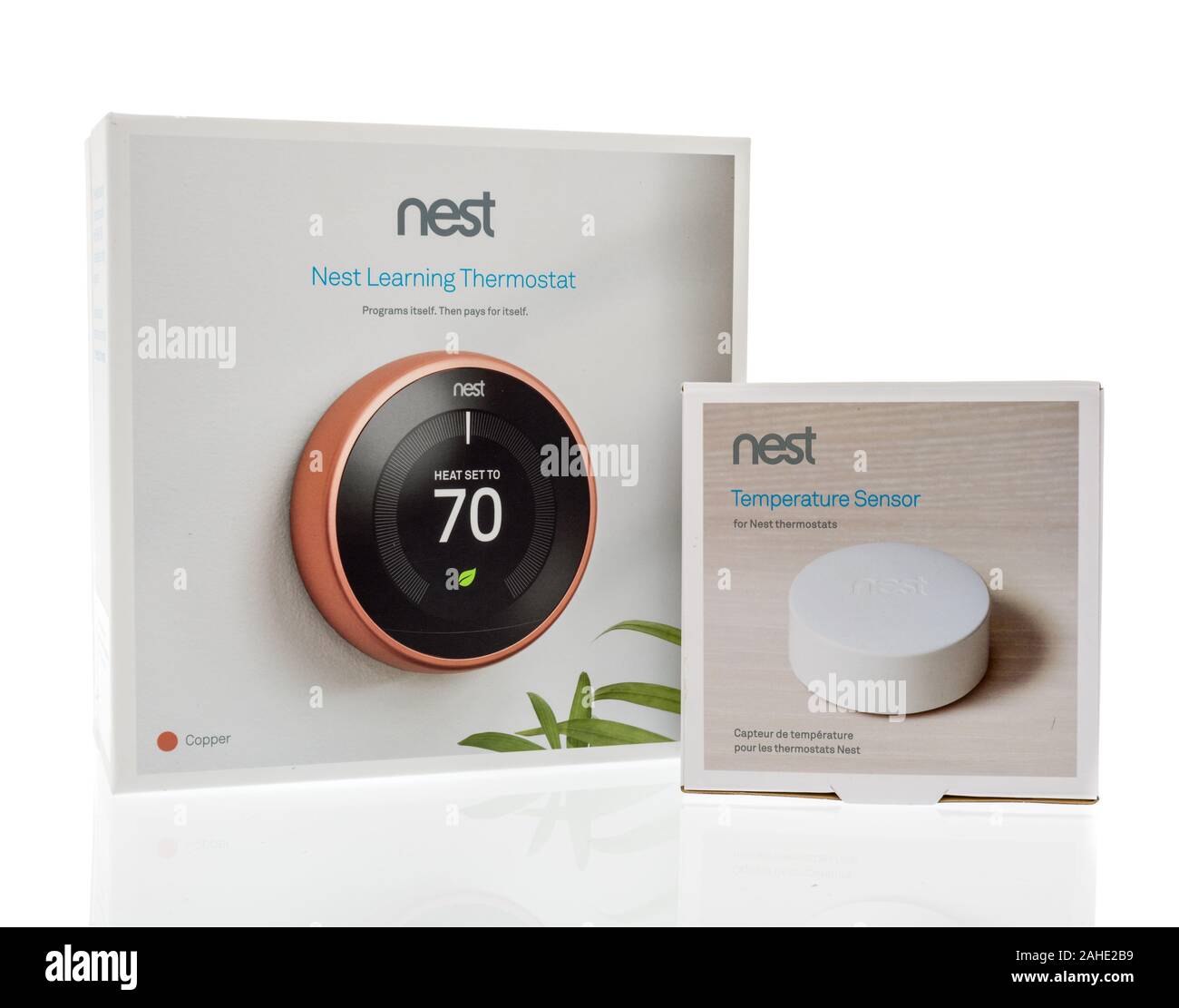 Nest learning thermostat hi-res stock photography and images - Alamy