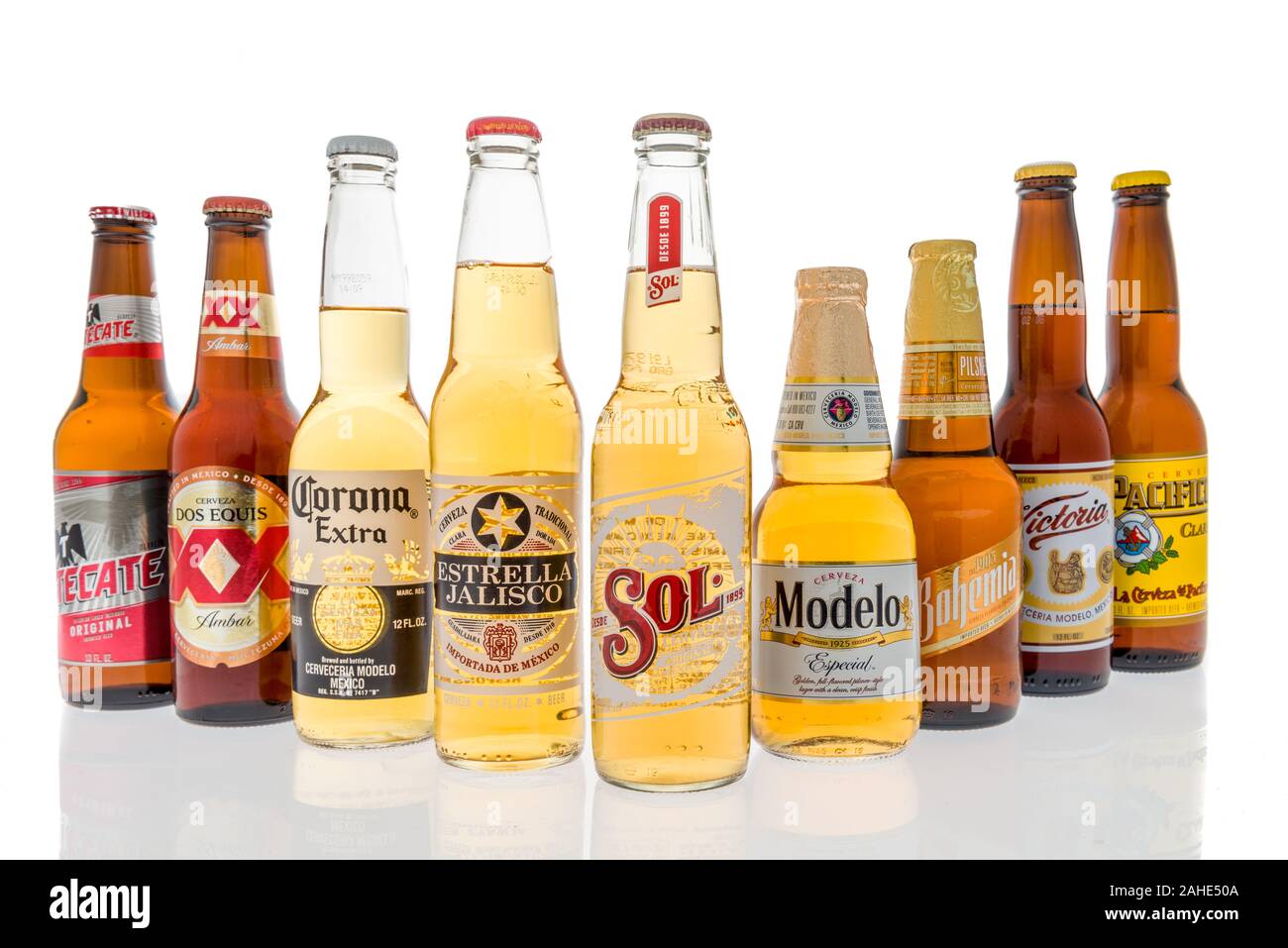 Winneconne, WI - 28 December 2019 : A collection of beer from Mexico  featureing Corona, Tecate, Bohemia, Modelo, Sol, Pacifico, Estrella  Jalisco, Vict Stock Photo - Alamy