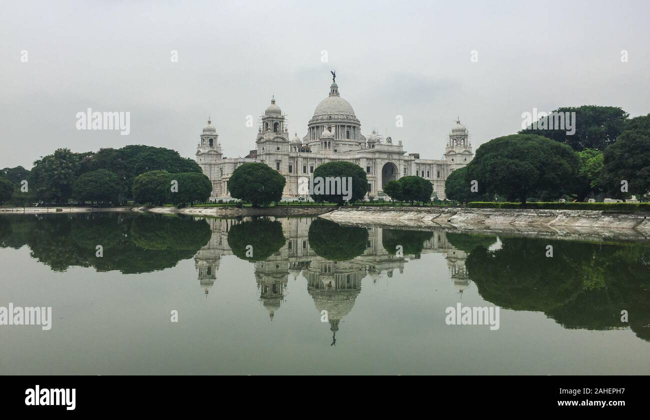 Victoria Memorial and its reflection in the water feature. The Memorial is a large marble building in Kolkata, India, which was built between 1906 and Stock Photo