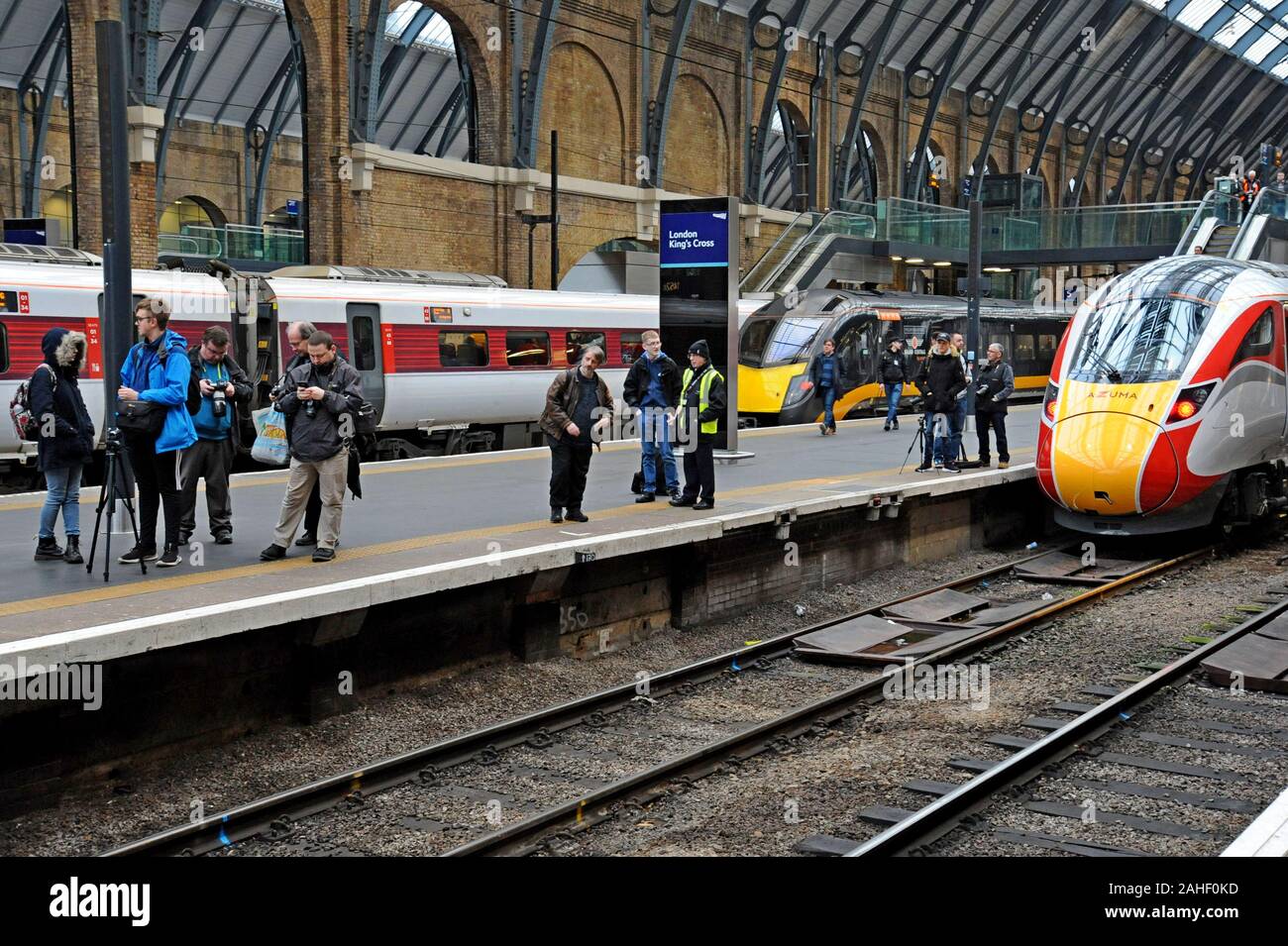 Rail enthusiasts waiting for the last InterCity 125 train at King's Cross Station with modern Azuma electric trains in the background Stock Photo