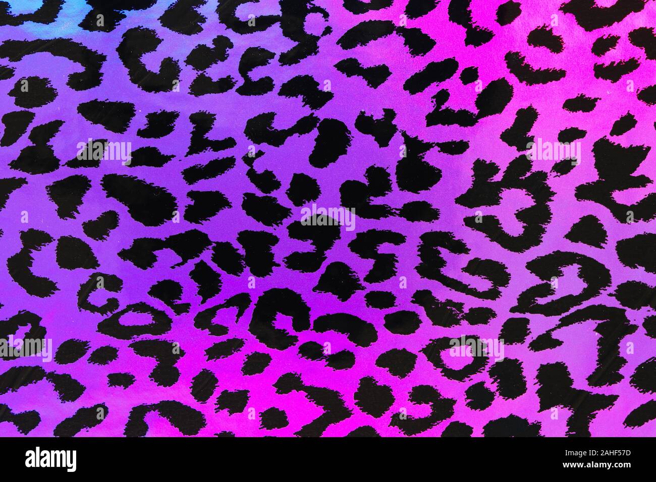 Purple cheetah print hi-res stock photography and images - Alamy