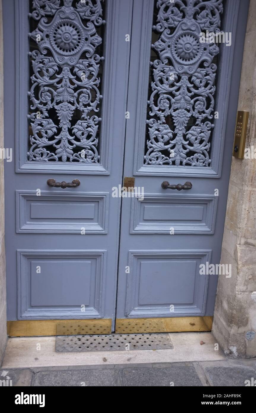 Parisian doors hi-res stock photography and images - Alamy