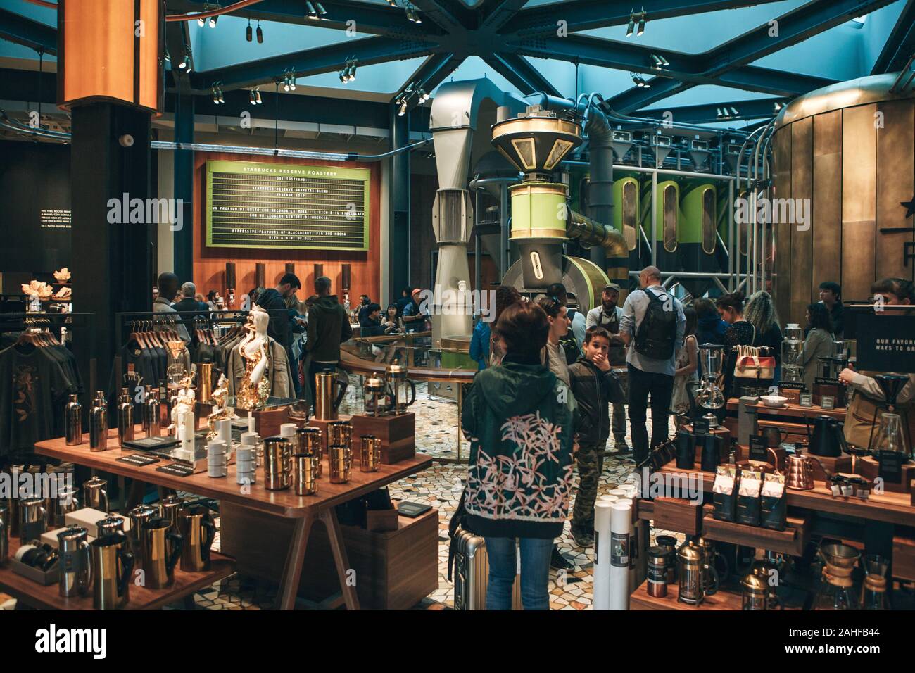 Starbucks roastery milan hires stock photography and images Alamy